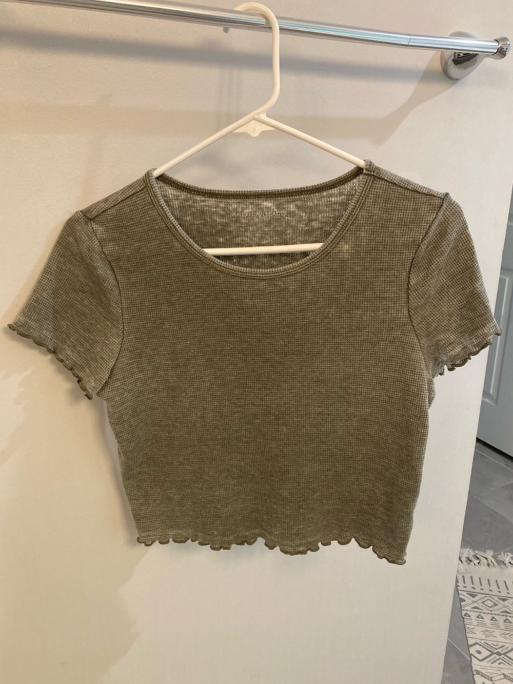 American Eagle Army Green Thermal Knit Lettuce Hem Cropped‎ Top Women Size L